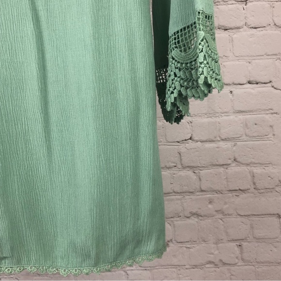 DRESS - Women's Soieblu Crinkle V-Neck Mini Dress in Malachite Green. Size M - Picture 11 of 15